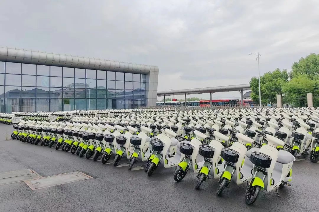 本銫電動車廠家生產(chǎn)的喵走出行共享電動車